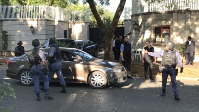 Razzia it familjen Guptas bostadsområde i Johannesburg