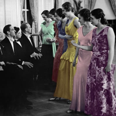 Naiset hakevat miehiä tanssimaan karkauspäivän tanssiaisissa vuonna 1932.
