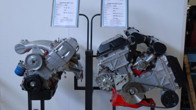 Saabs unika V8 motor finns till påseende på bilmuseet i Nystad.