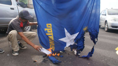 Honduranerna protesterar mot diktatur