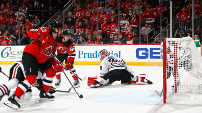 Jack Hughes fintade bort Kevin Lankinen.