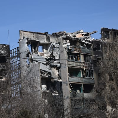 Sönderbombat hus i Mariupol den 28 mars 2022.