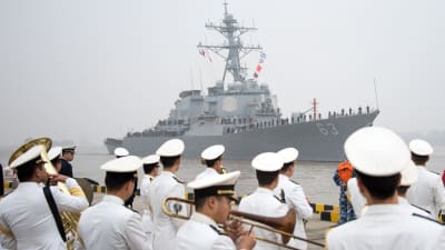 Arkivbild på det amerikanska örlogsfartyget USS Stethem då det besökte Shanghai. USS Stethem närmade sig den omstridda ön Triton i Sydkinesiska sjön på söndagen 2.7.2017 