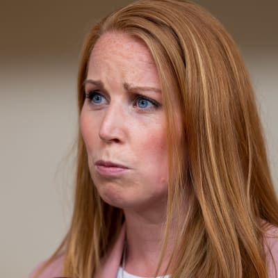 Närbild på Annie Lööf.