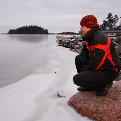 Isforskaren Patrick Eriksson vid Pernåviken.