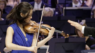 Sibelius-viulukilpailun vuoden 2015 voittaja Christel Lee esiintyy finaalissa.