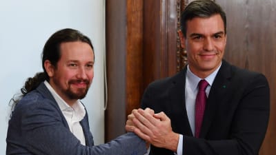 Podemos ledare Pablo Iglesias och PSOE:s ledare Pedro Sánchez 30.12.2019