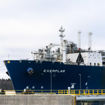 LNG-fartyget Exemplar anländer till hamnen i Ingå den 28 december 2022.
