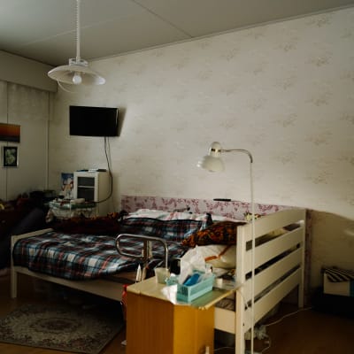 Kotihoidossa olevan vanhuksen makuuhuone.