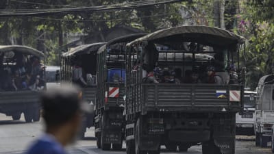 Säkerhetsstyrkor i Myanmar använder medvetet allt mer dödligt våld och slagfältsvapen mot obeväpnade demonstranter.