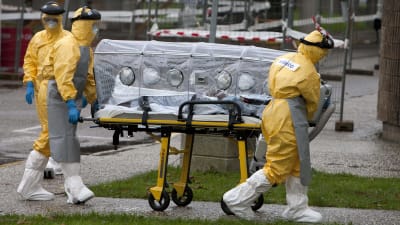 Kvinna med misstänkt ebola flyttas till sjukhus i Spanien