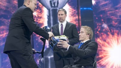 Leo-Pekka Tähti tilldelas ett pris på Idrottsgalan.