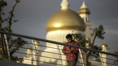 Man i Bruneis huvudstad Bandar Seri Begawan. 