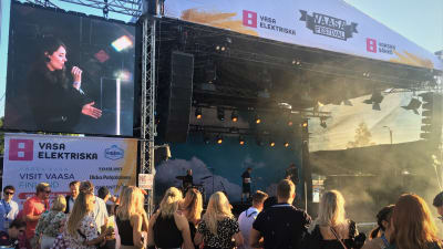 Behm esiintymässä Vaasa Festivalilla 2020