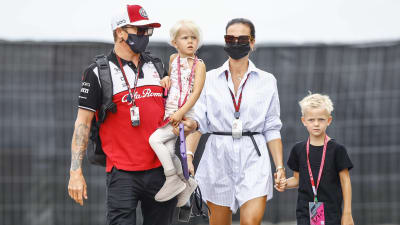 Kimi Räikkönen tillsammans med sin familj.
