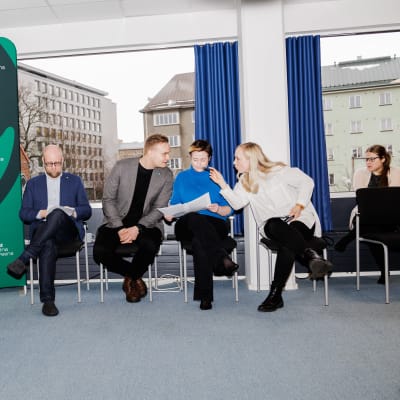 De Gröna presenterar sitt valprogram inför riksdagsvalet 2023 på partikansliet i Helsingfors.
