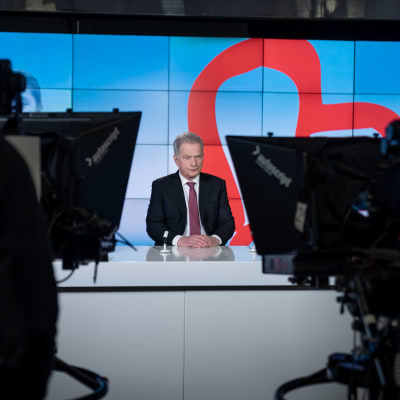 Suomen tasavallan presidentti Sauli Niinistö avaamassa televisiopuheellaan vuoden 2020 Yhteisvastuukeräystä, Yleisradion C-studio, Helsinki, 30.1.2020.