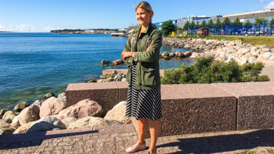 Porträtt på företagaren och Östersjöentusiasten Amanda Sundell vid Eirastranden.