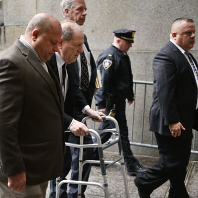 Harvey Weinstein anländer till rättegången i New York den 6 januari 2020.
