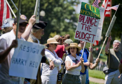 Tea Party-aktivister demonstrerar för en balanserad budget