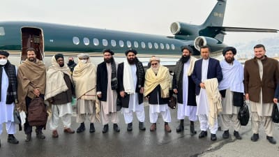 Den här bilden på talibanernas delegation togs i Kabul innan de satte sig på det chartrade norska planet som förde dem till Oslo. 