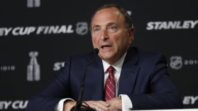 NHL-kommissionär Gary Bettman höll presskonferens