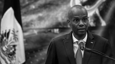 Svartvit bild på haitis president Jovenel Moise