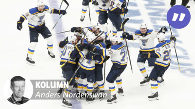 St. Louis Blues spelare jublar.