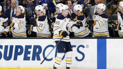 Rasmus Ristolainen firar mål.