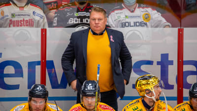 Lukkos chefstränare Pekka Virta ville inte kommentera sina spelares insatser efter matchen mot KooKoo.