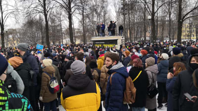 Polisen försökte förhindra alla demonstrationer även i Sankt Petersburg, men misslyckades.