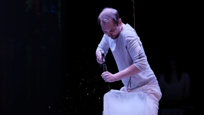 Foto från Klockriketeaterns och Von Krahl Teaterns samproduktion Ice.