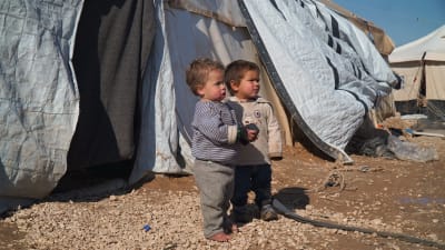 Lapsia al-Holin leirillä.