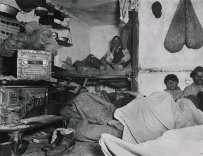 Hyreskasern I New Yorks slumkvarter i början av 1900-talet.
