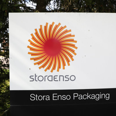 Skylt med Stora Ensos logga och texten Stora Enso Packaging.