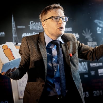 På bilden skådespelaren Oskar Pöysti i rollen som Hans Rosling.