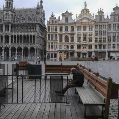 Ett tomt Grand Place i centrala Bryssel.