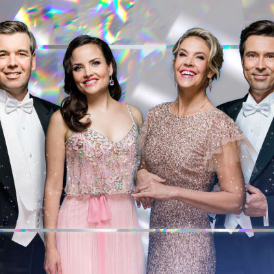 Kuvassa Linnan juhlien 2021 juontajat Daniel Olin, Kreeta-Maria Kivioja, Ella Kanninen ja Jussi-Pekka Rantanen.
