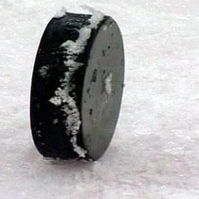 En ishockeypuck.