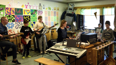 Bandet som ska ackompanjera Gerby skolas projektkör i Skolmusik 2017.