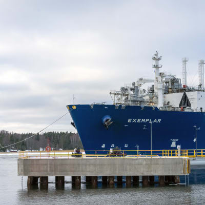 LNG-fartyget Exemplar lägger an i Ingå.