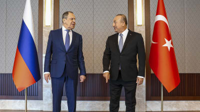 ysslaRysslands utrikesminister Sergej Lavrov och Turkiets utrikesminister Mevlüt Çavuşoğlu träffades i Ankara den 8 juni 2022.