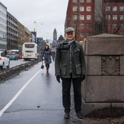 Porträtt på Henrik Meinander, professor i historia vid Helsingfors universitet, på Långa bron i Hagnäs i Helsingfors.
