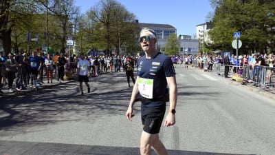 Iivo Niskanen löpte halvmaraton i Helsingfors.