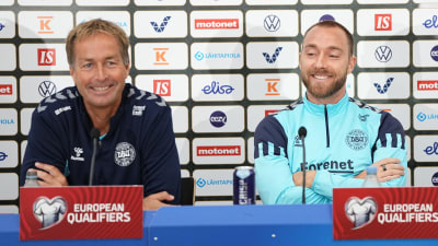 Kasper Hjulmand och Christian Eriksen på presskonferens.