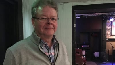Janne Ekholm på valvaka.