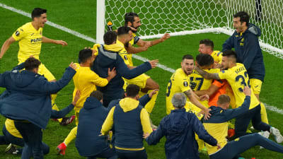 Villarreal firar sin seger över Manchester United efter straffar EL-finalen 2021.