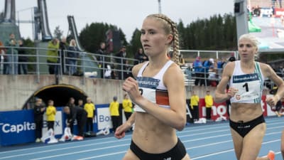 Nathalie Blomqvist löper i Kalevaspelen 2023.