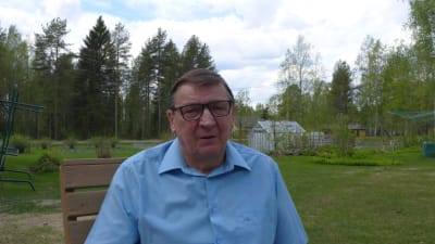 Raimo Vistbacka satt 24 år i riksdagen först för Landsbygdspartiet och sedan efterföljaren Sannfinländarna.