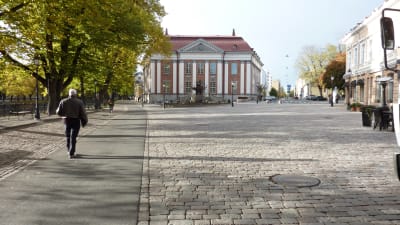 Lilltorget med stadsbiblioteket i Åbo